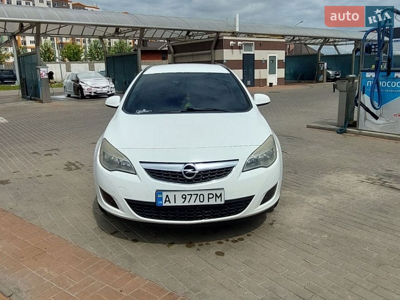 Opel Astra 2012