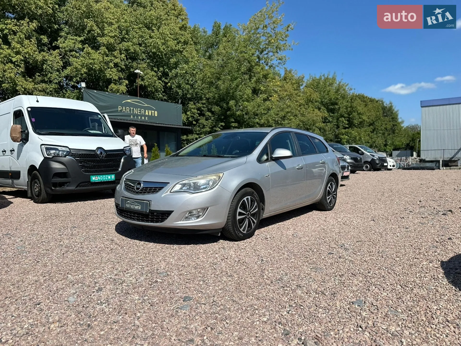 2011 Opel Astra - фото 1