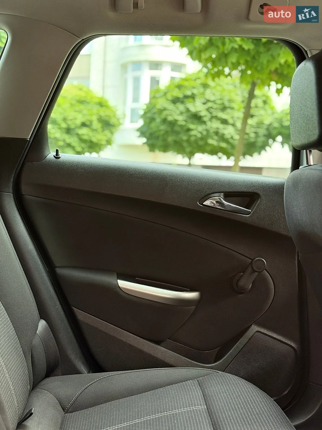 2011 Opel Astra - мініатюра 21