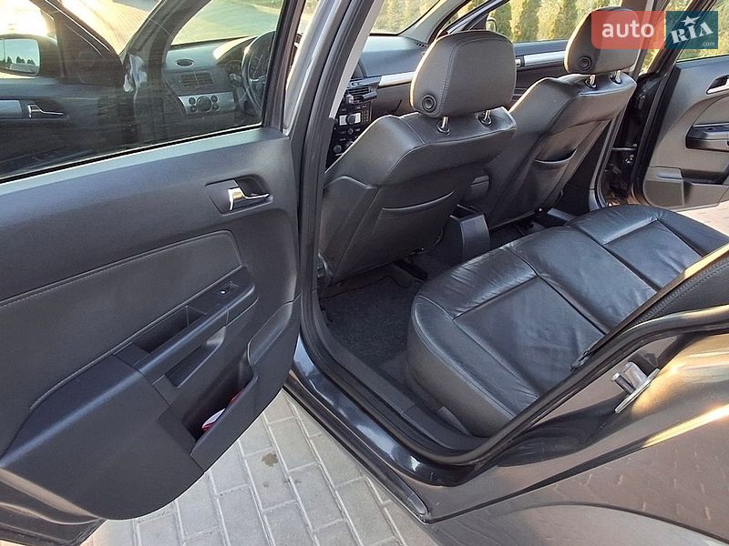 Універсал Opel Astra 2009 в Золочеві