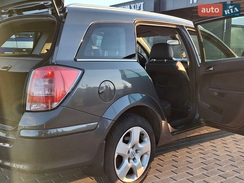 Універсал Opel Astra 2009 в Золочеві
