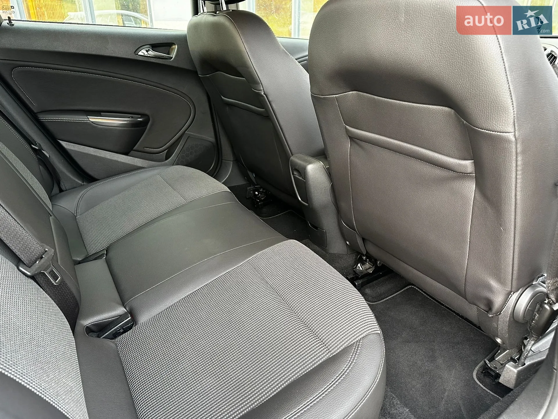 2012 Opel Astra - мініатюра 36