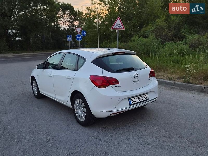 Хэтчбек Opel Astra 2013 в Львове