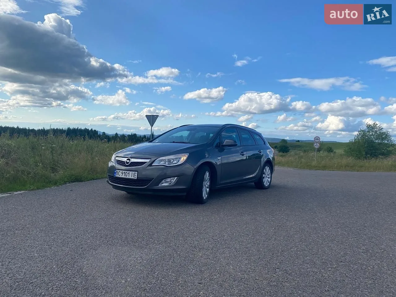 2012 Opel Astra - фото 1
