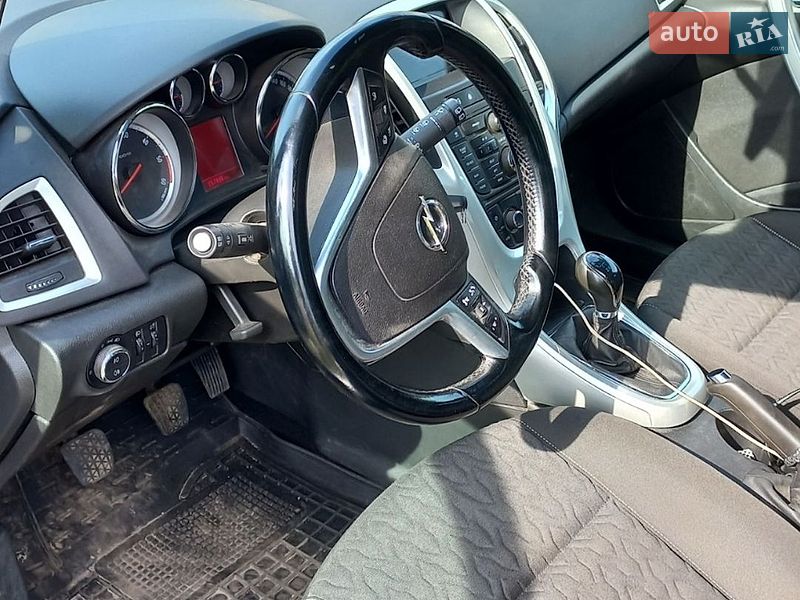 Универсал Opel Astra 2013 в Днепре