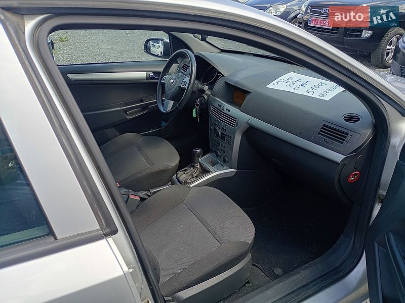 Универсал Opel Astra 2009 в Ровно