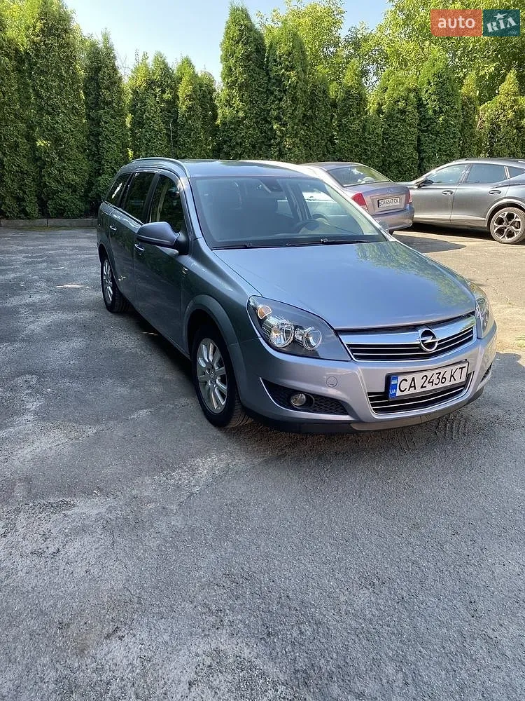 2010 Opel Astra - фото 1