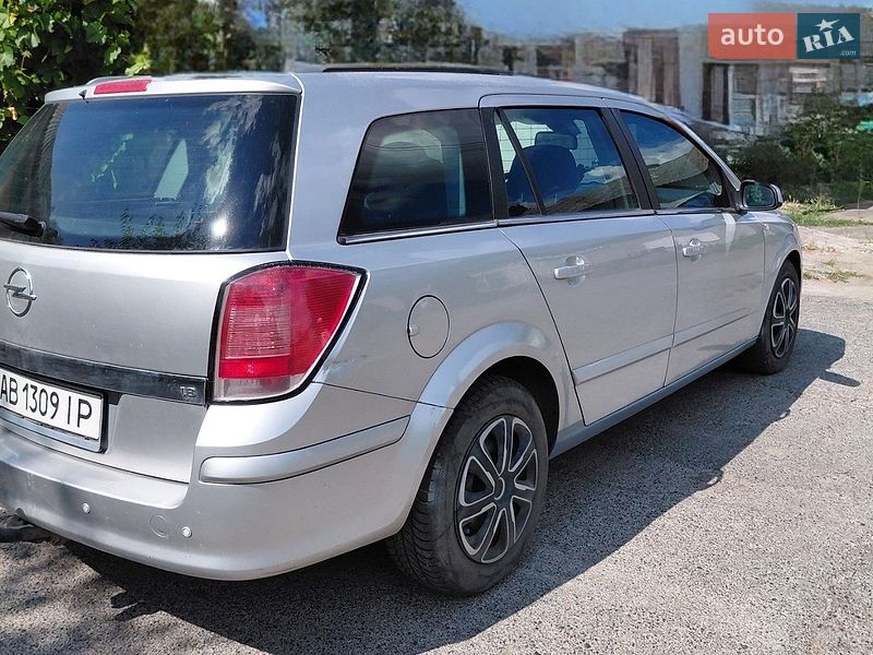 Универсал Opel Astra 2005 в Ладыжине