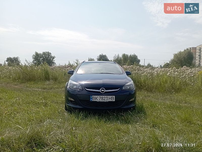 Универсал Opel Astra 2013 в Ровно