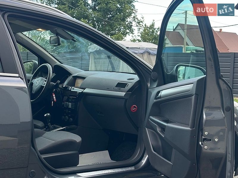 Универсал Opel Astra 2010 в Седлище