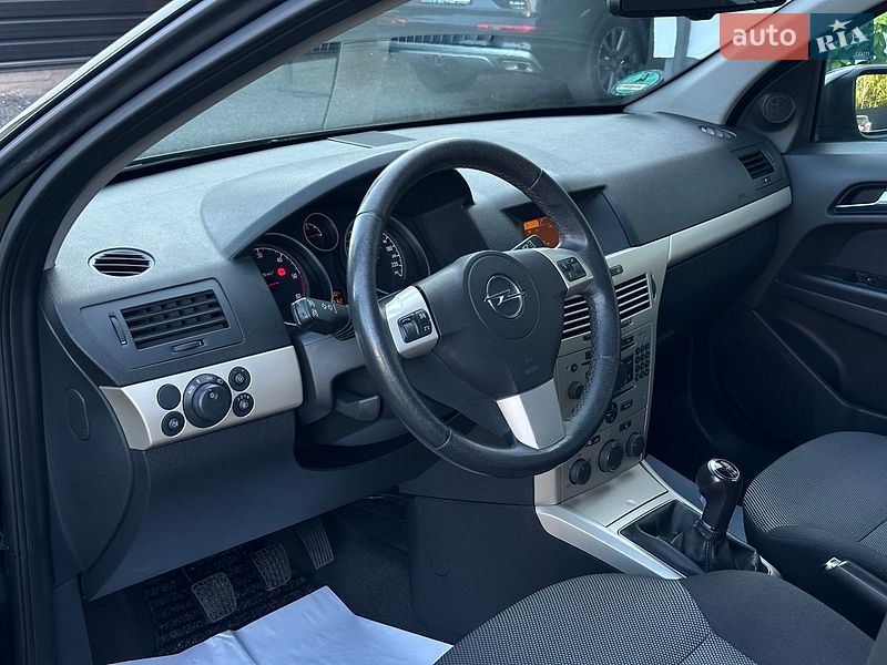 Универсал Opel Astra 2008 в Седлище