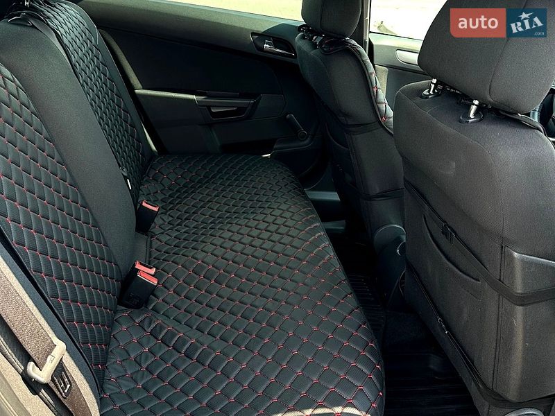 Універсал Opel Astra 2010 в Вараші