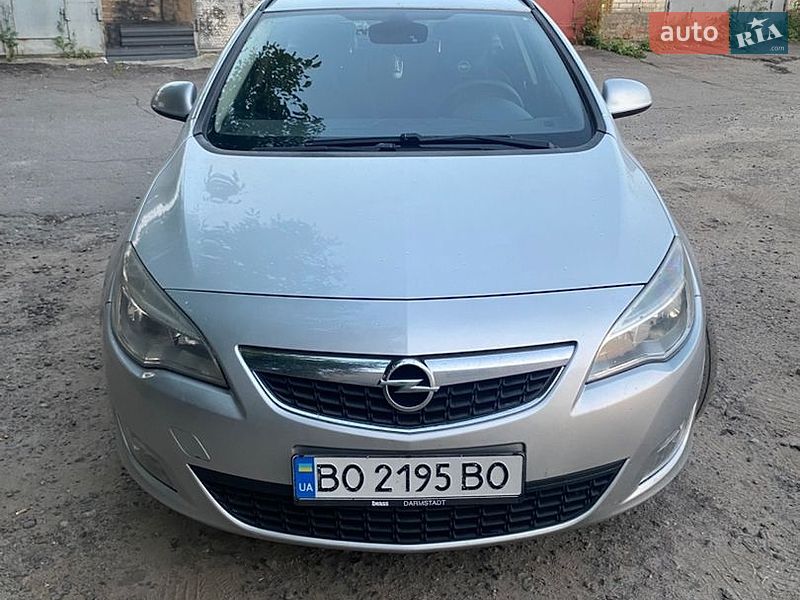 Opel Astra 2011 Opel Astra 2011