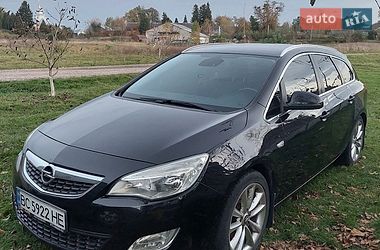Універсал Opel Astra 2011 в Львові