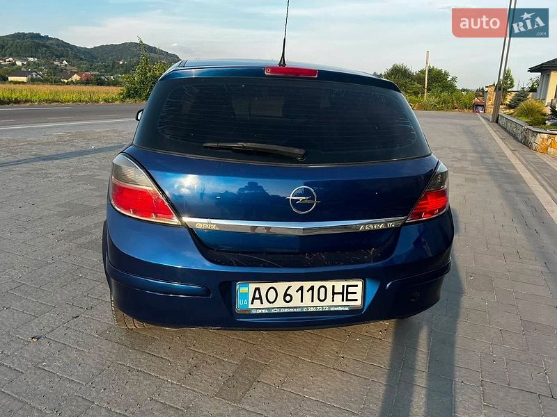 Хэтчбек Opel Astra 2008 в Хусте