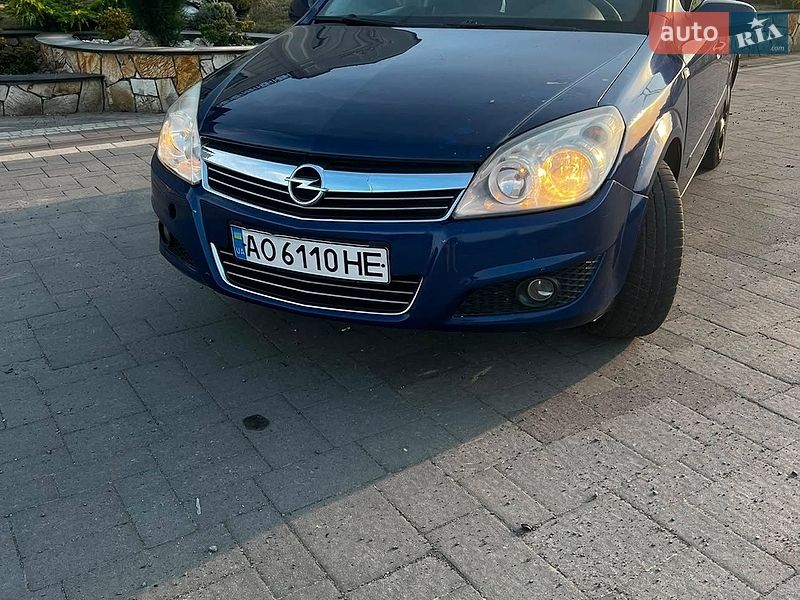 Хэтчбек Opel Astra 2008 в Хусте