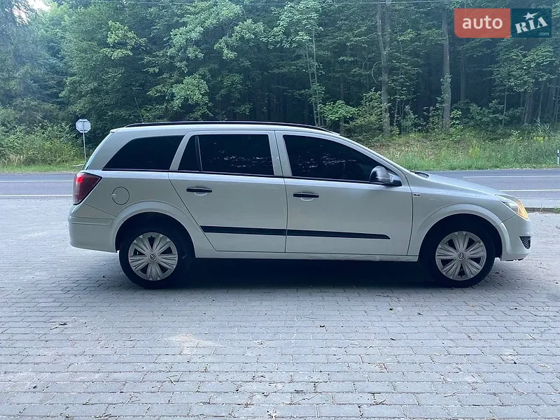 Opel Astra 2011