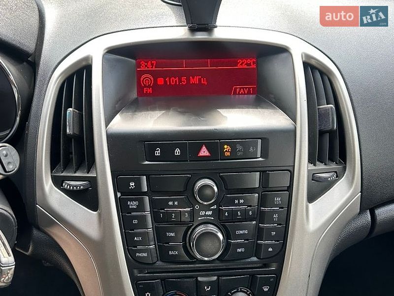 Хэтчбек Opel Astra 2011 в Хороле