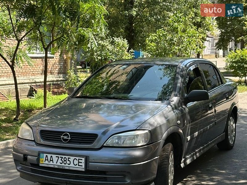 Седан Opel Astra 2006 в Киеве