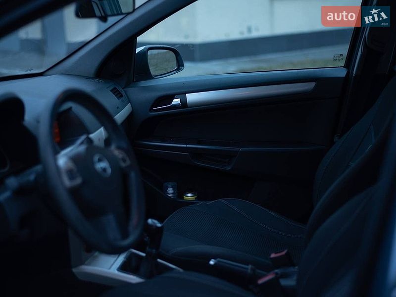 Хэтчбек Opel Astra 2007 в Борисполе
