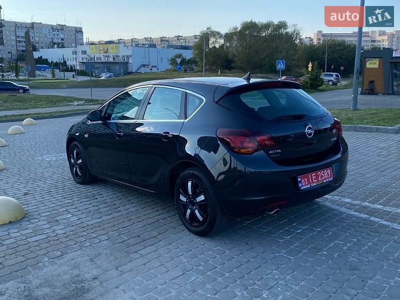 Хэтчбек Opel Astra 2012 в Львове