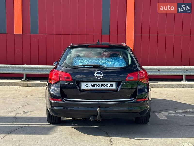 Универсал Opel Astra 2011 в Киеве