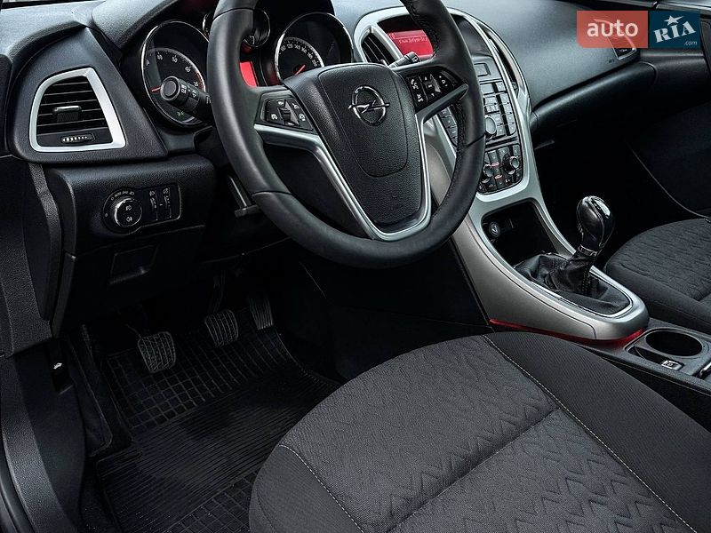 Универсал Opel Astra 2014 в Черкассах