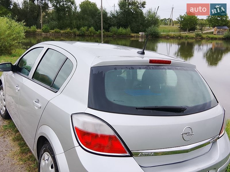Хэтчбек Opel Astra 2005 в Винниках