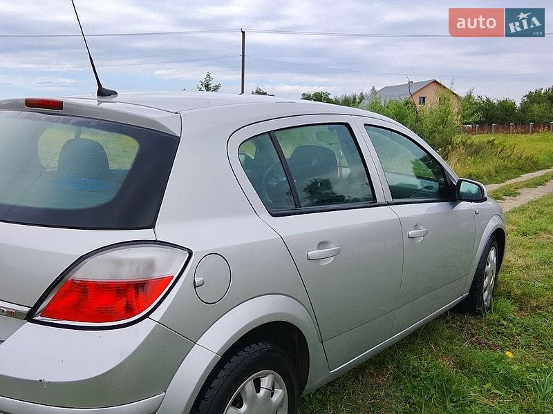 Хэтчбек Opel Astra 2005 в Винниках