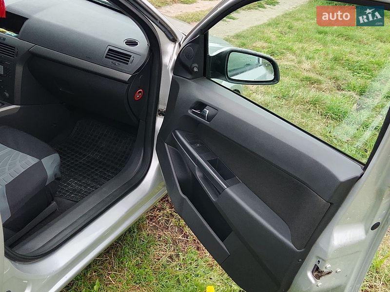 Хэтчбек Opel Astra 2005 в Винниках
