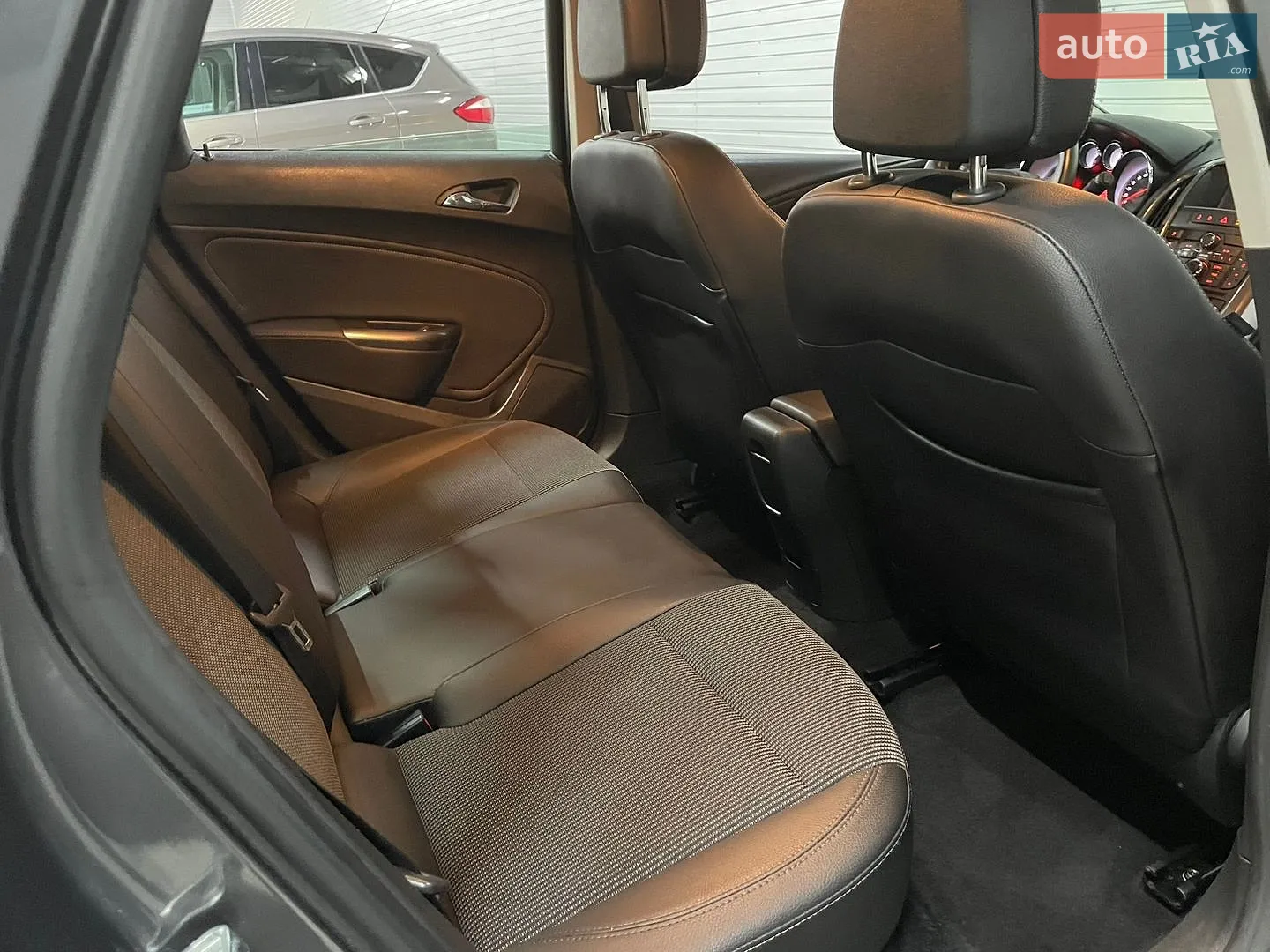2011 Opel Astra - мініатюра 28