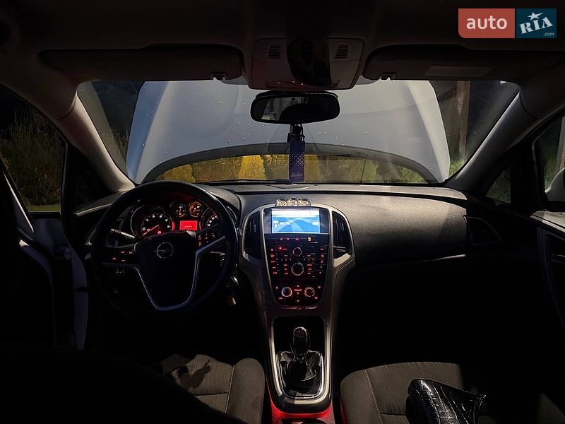 Универсал Opel Astra 2011 в Львове