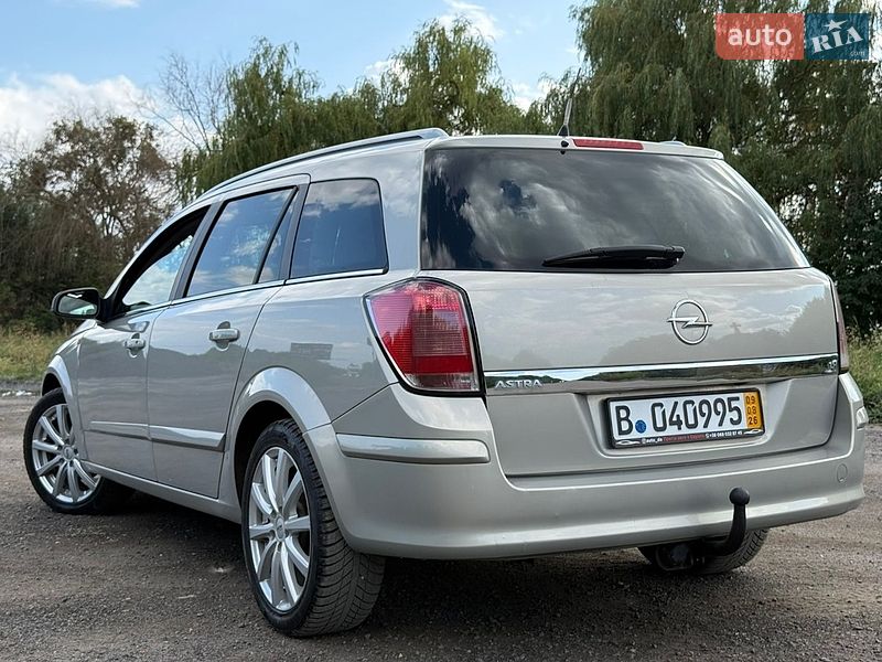 Универсал Opel Astra 2005 в Золочеве