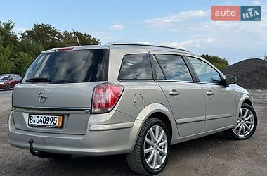 Универсал Opel Astra 2005 в Золочеве