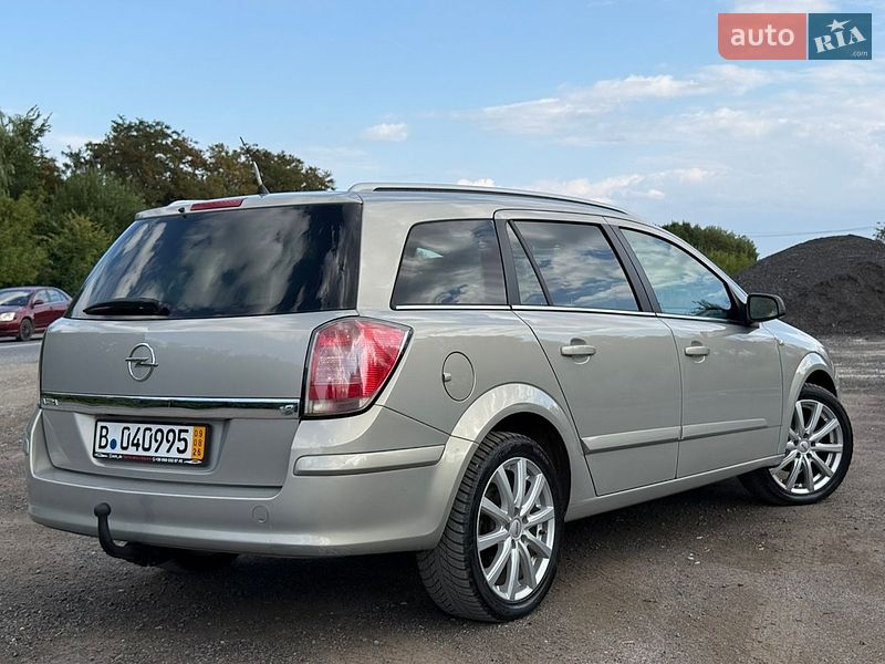 Универсал Opel Astra 2005 в Золочеве