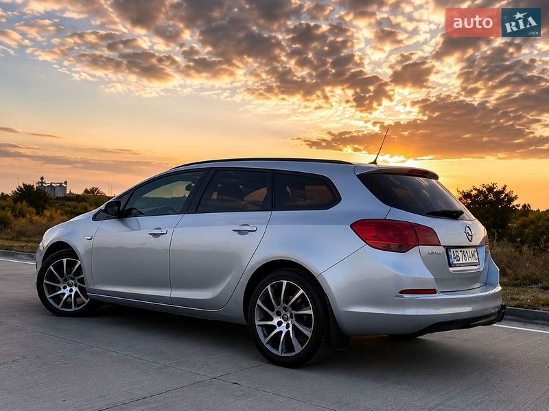 Універсал Opel Astra 2013 в Вінниці