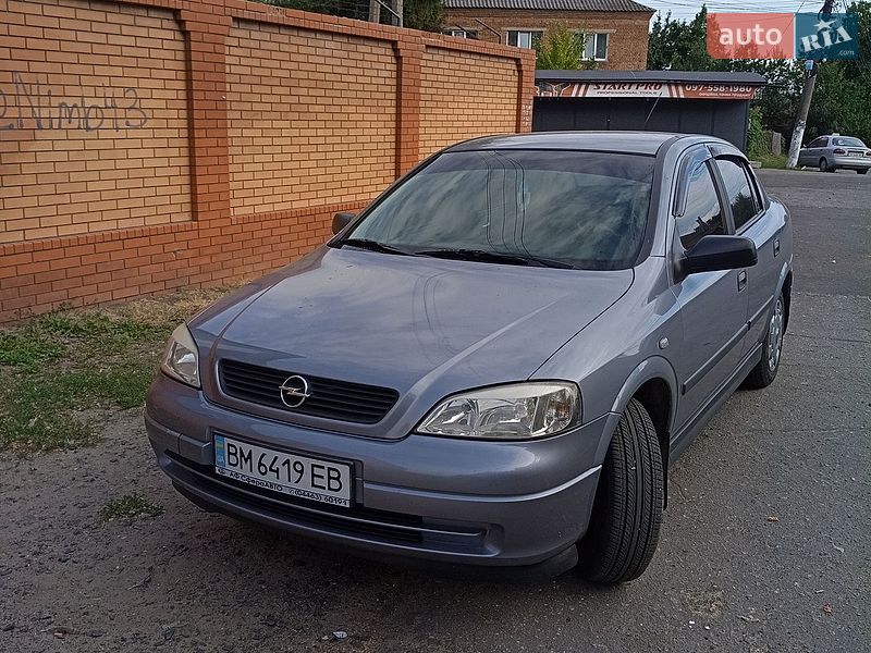 Седан Opel Astra 2008 в Ромнах