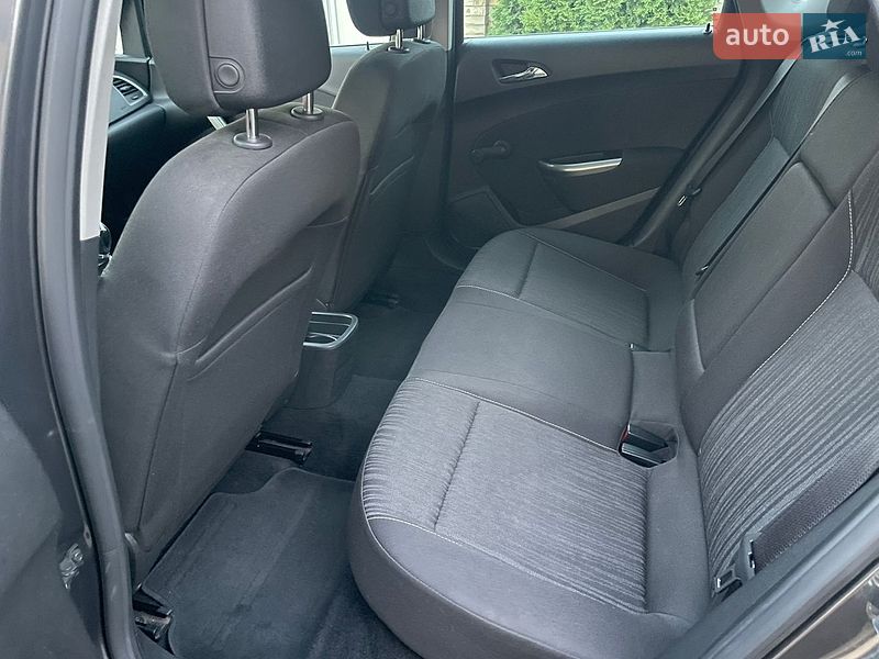 Хэтчбек Opel Astra 2011 в Львове