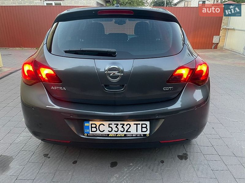 Хэтчбек Opel Astra 2011 в Львове