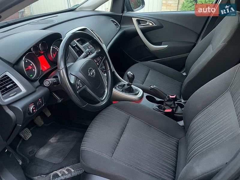 Хэтчбек Opel Astra 2011 в Львове