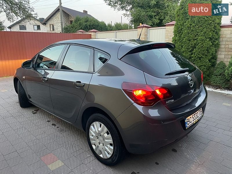 Хэтчбек Opel Astra 2011 в Львове