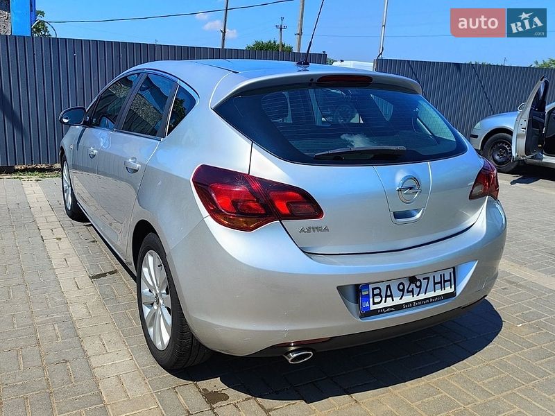 Хэтчбек Opel Astra 2011 в Кропивницком