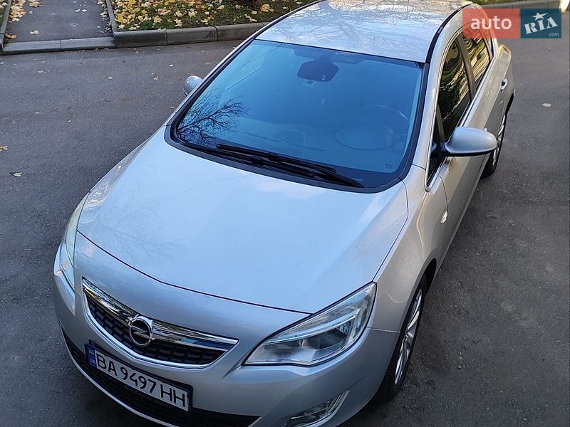 Хэтчбек Opel Astra 2011 в Кропивницком