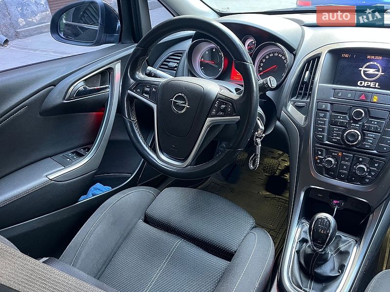 Универсал Opel Astra 2011 в Львове