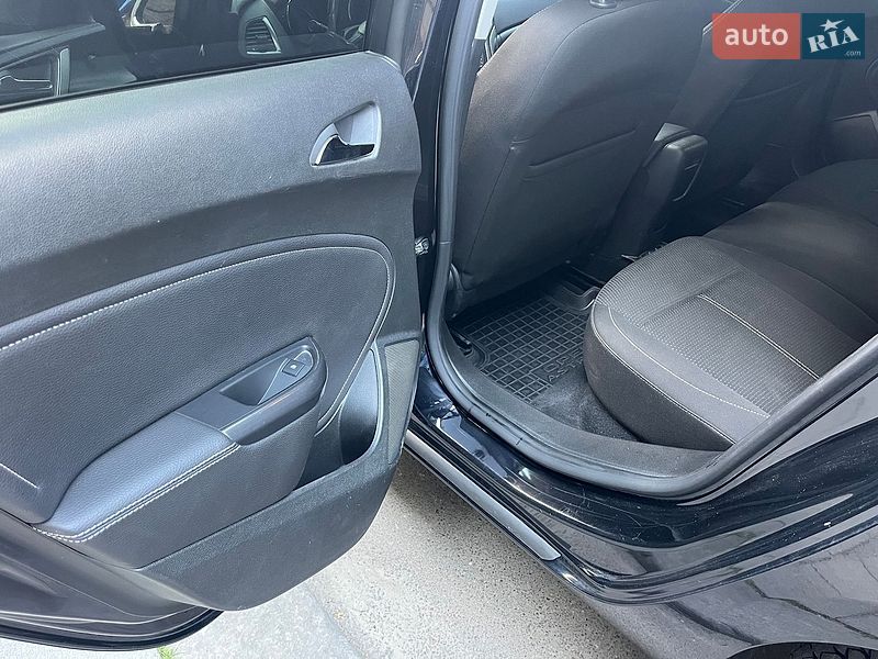Универсал Opel Astra 2011 в Львове