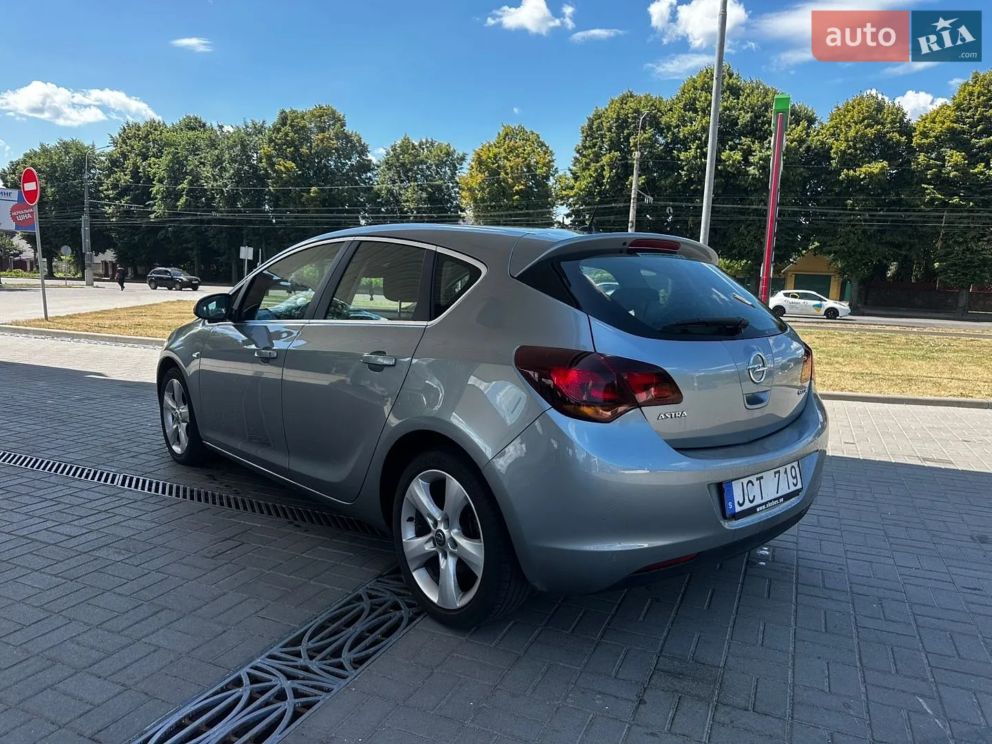 2010 Opel Astra - мініатюра 8