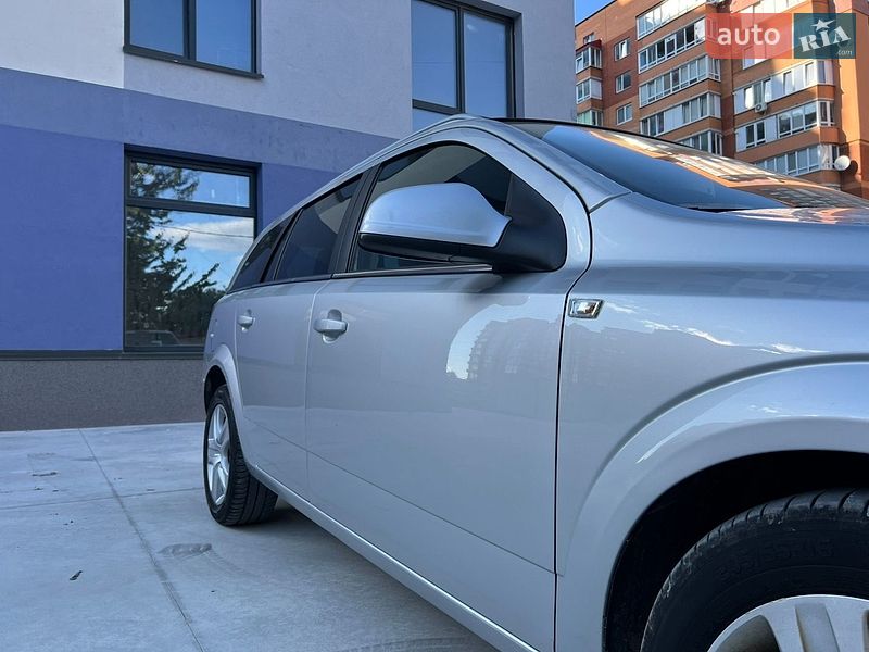 Універсал Opel Astra 2009 в Тернополі