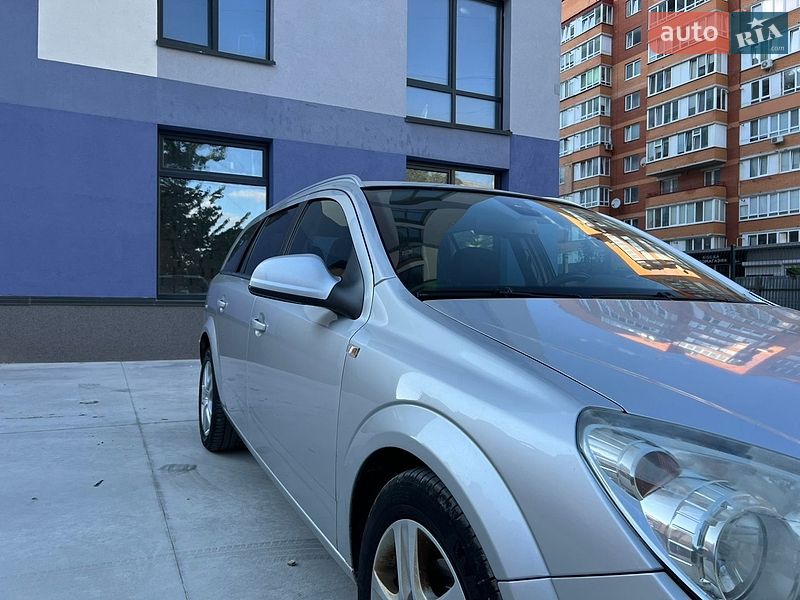 Універсал Opel Astra 2009 в Тернополі