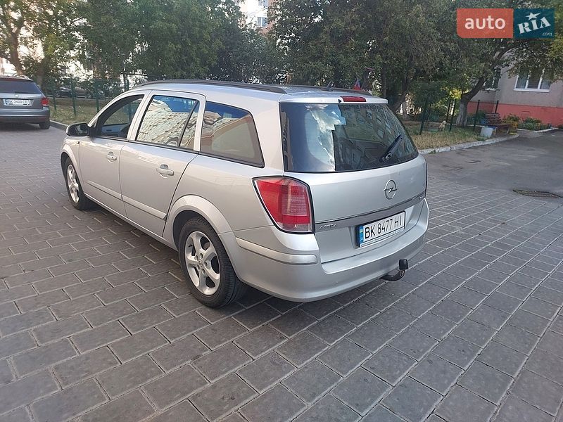 Універсал Opel Astra 2004 в Рівному