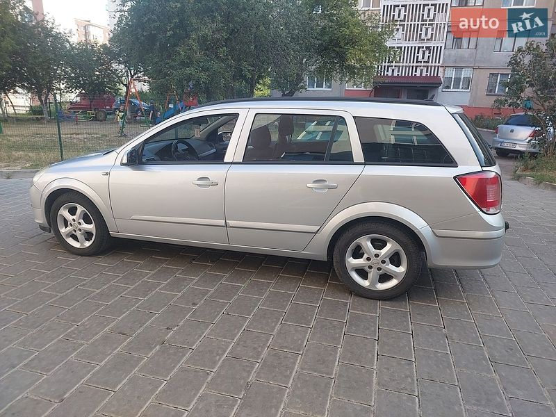 Універсал Opel Astra 2004 в Рівному